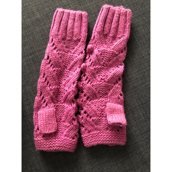 Pink Gap Mittens - Picture 2 of 2